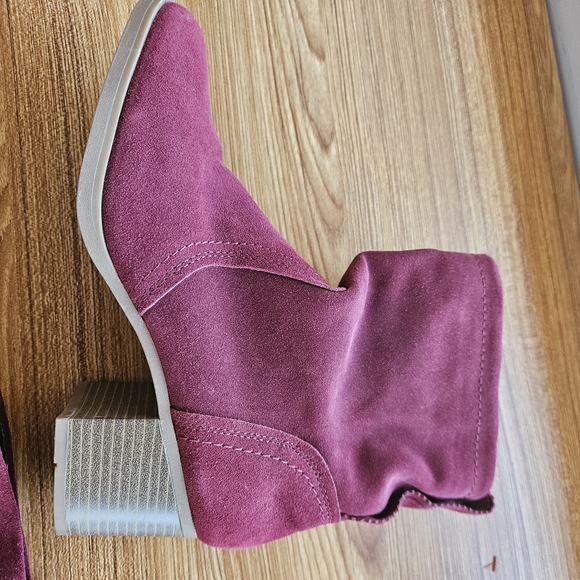 White Mountain Genuine Leather burgundy purple heeled boots Size 10 - Picture 9 of 11